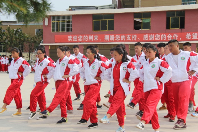 毕节等方向的交通车到扎佐站即可) 景阳中学网站: www